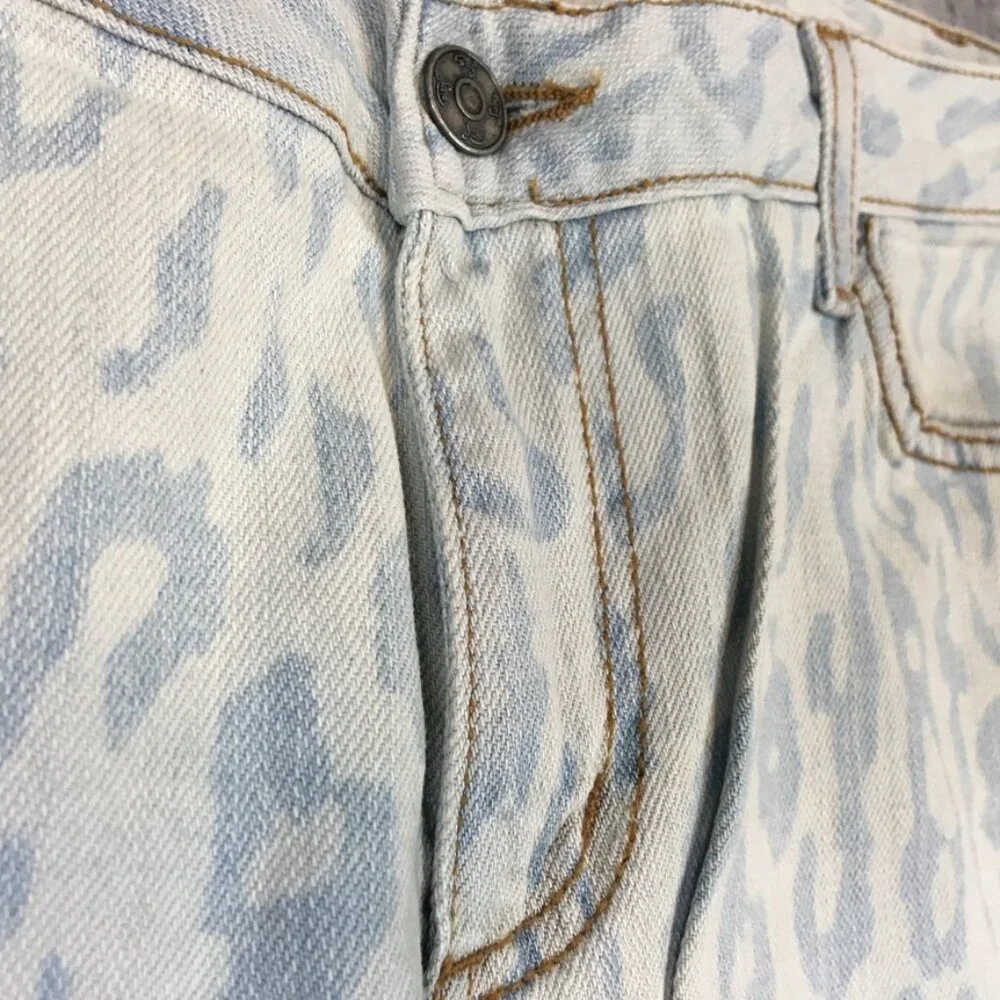 LUX Jeans 32 14 Mid Rise Straight Light Wash Leopard Print Stretch Blue Made USA - Picture 5 of 12